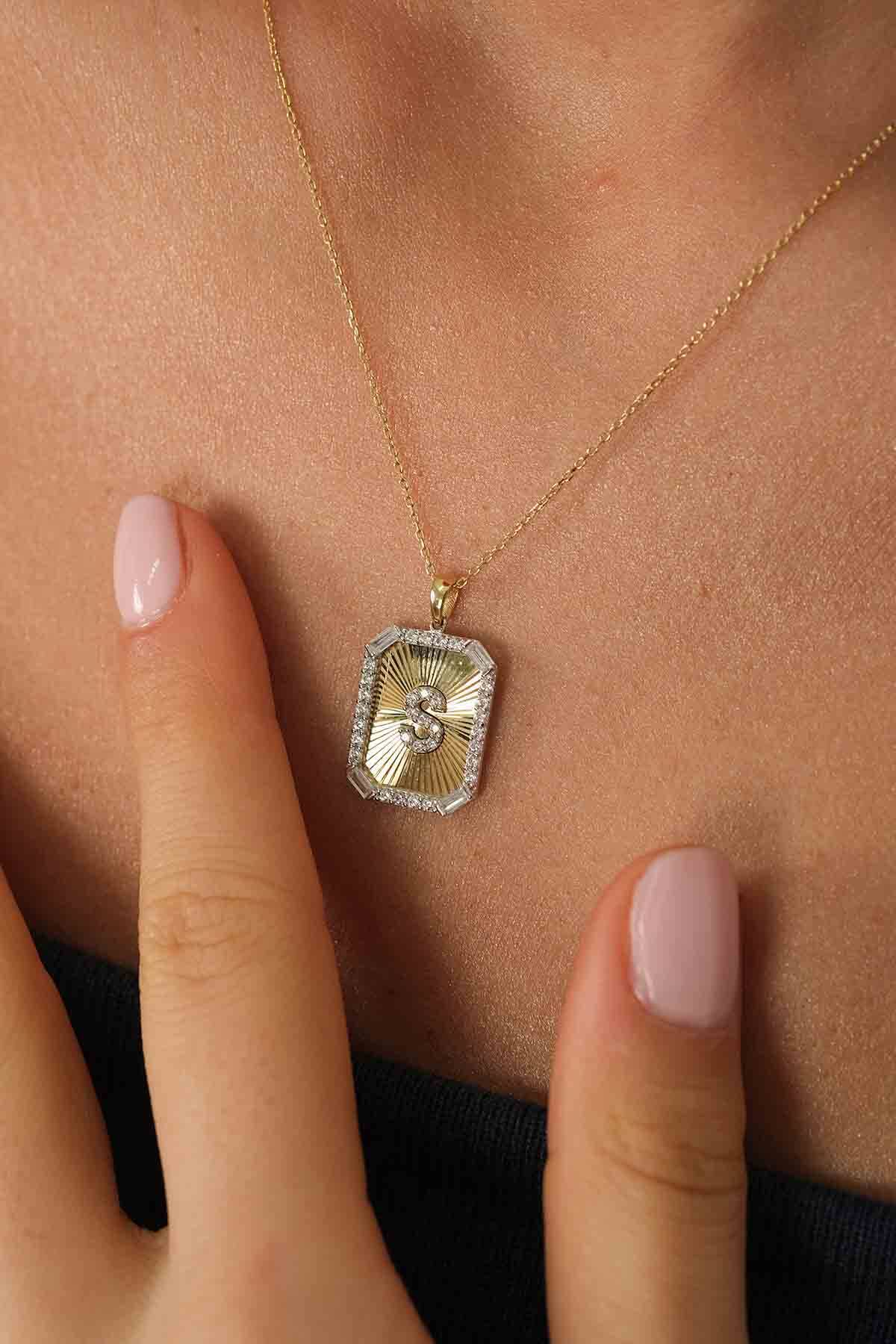 Dikdörtgen,Taşlı Altın Harf Kolye - 