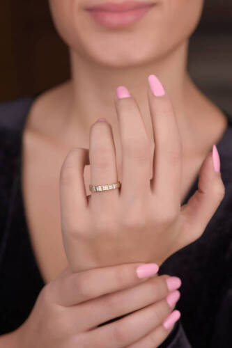 Kare Desenli Taşlı 4mm Alyans - 