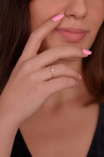 Oval Taşlı Altın Yüzük - 