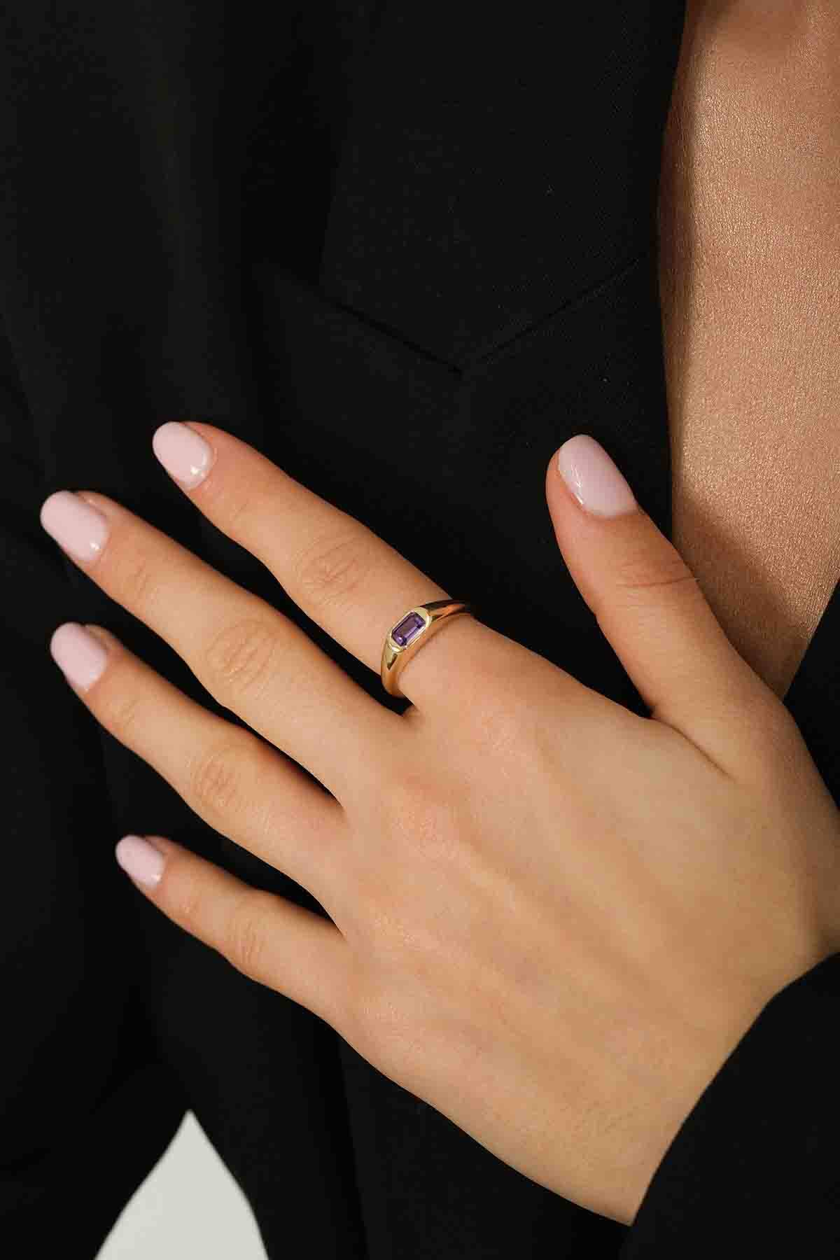 Mor Renk Taşlı Yüzük - 