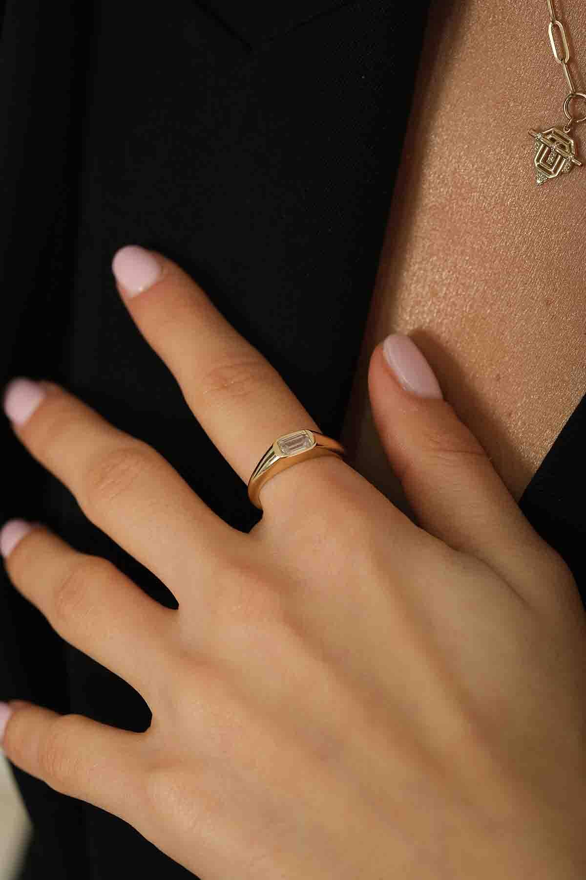 Şeffaf Renk Taşlı Yüzük - 