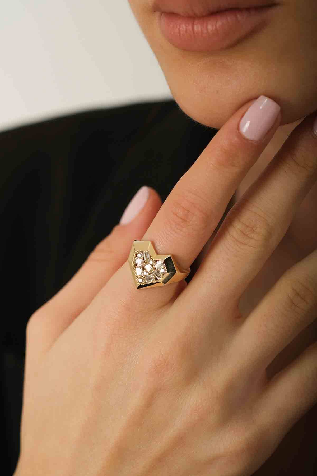 Taşlı Kalp Yüzük - 