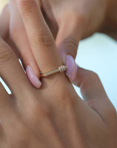 Taşlı Line Yüzük - 