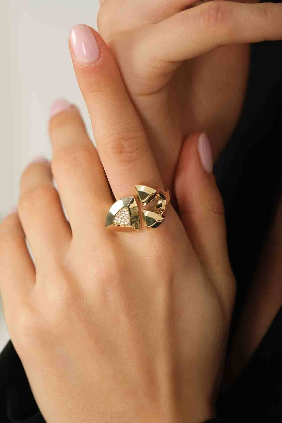 Taşlı Tasarım Yüzük - 